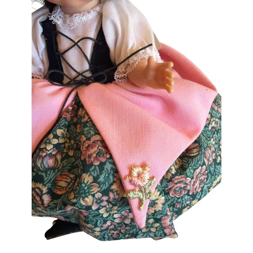 Madame Alexander‎ Doll Pink Lady Lee 442 Vintage Folk Costume Original Box Brown